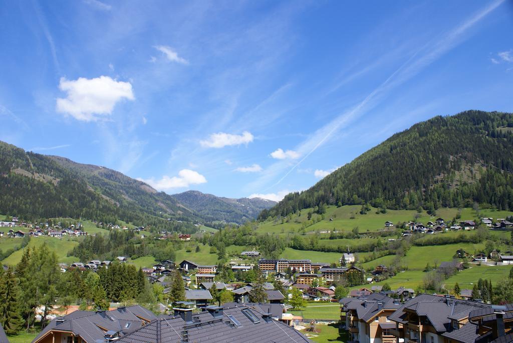 Haus Im Turm Apartamento Bad Kleinkirchheim Exterior foto